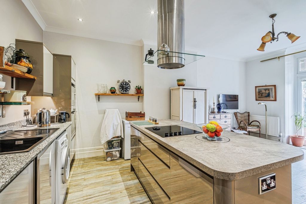 Property photo 3 of 12 Photo