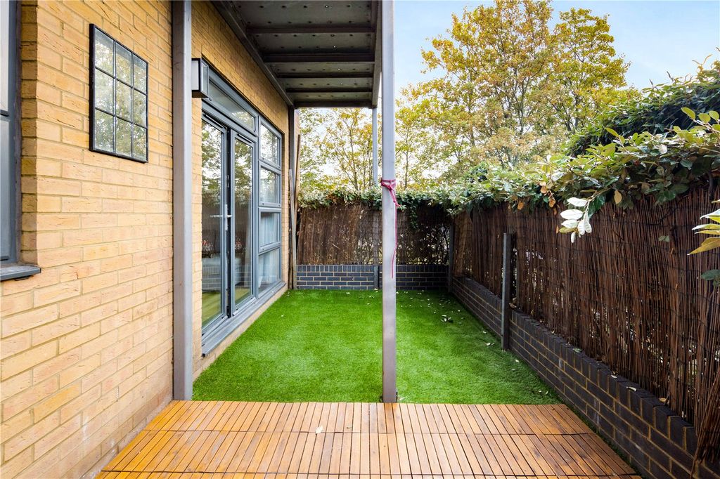 Property photo 3 of 8 Garden