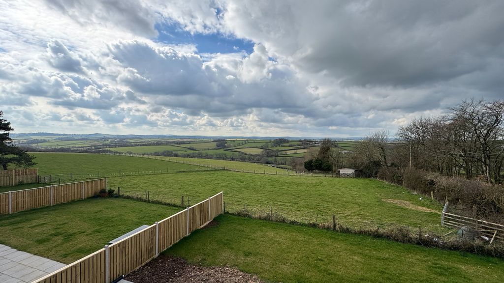 Property photo 3 of 32