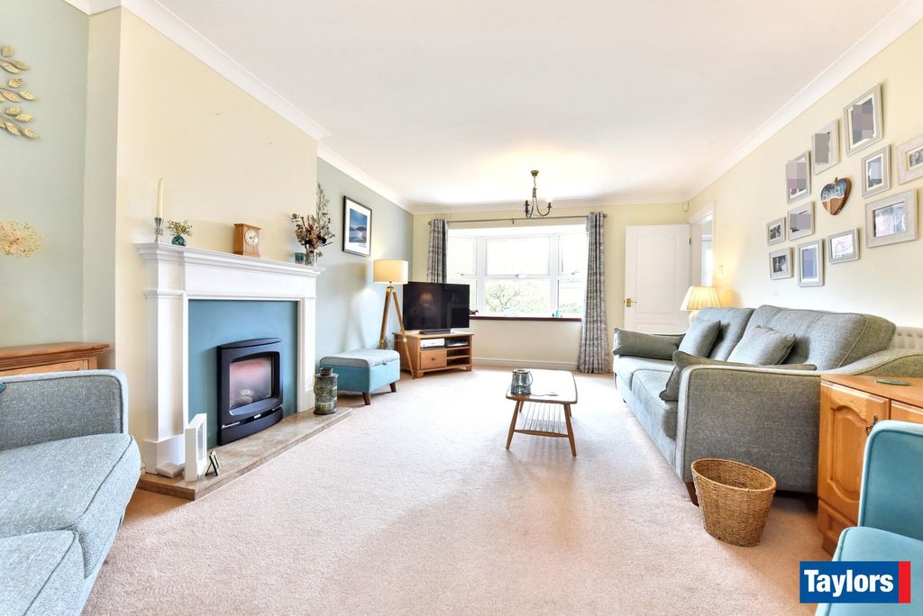 Property photo 2 of 32