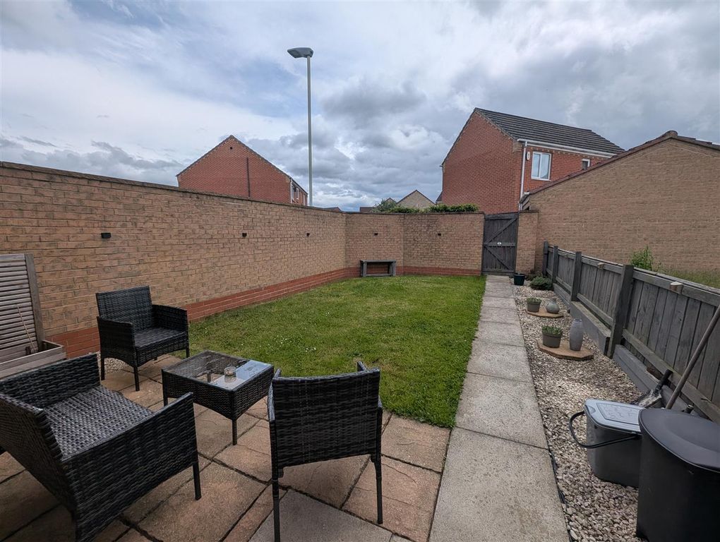 Property photo 2 of 10 Externally