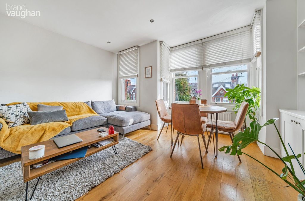 Property photo 2 of 13 Lounge