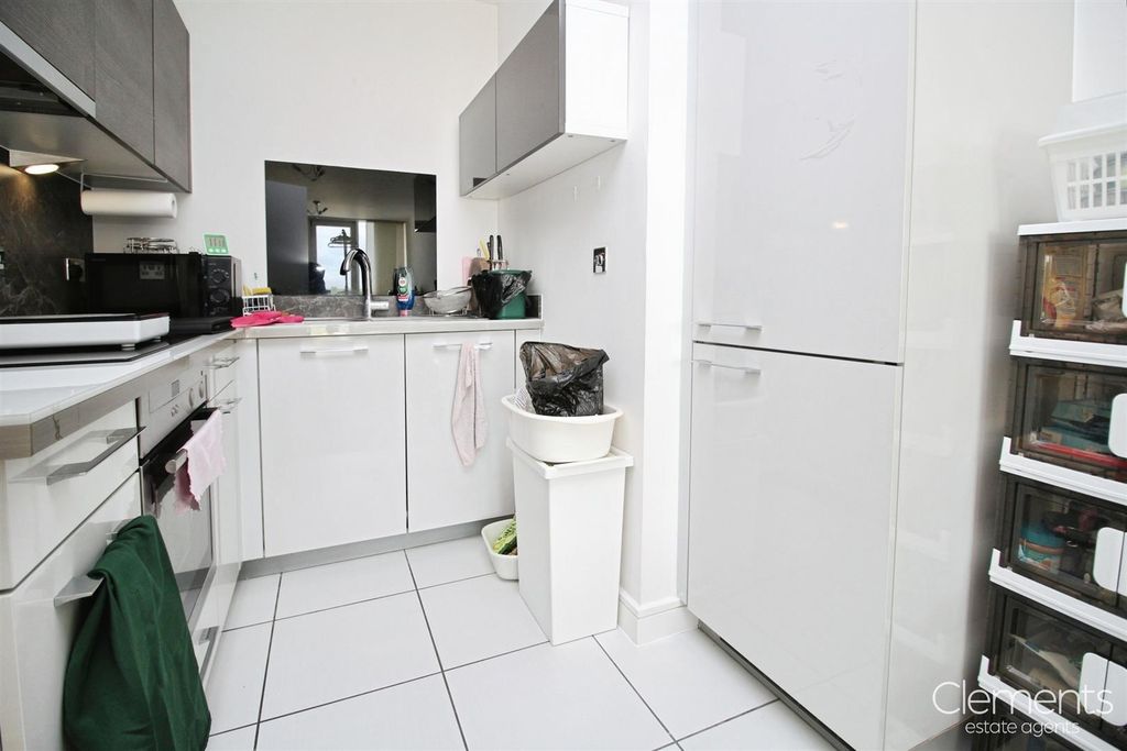 Property photo 3 of 10 Kitchen