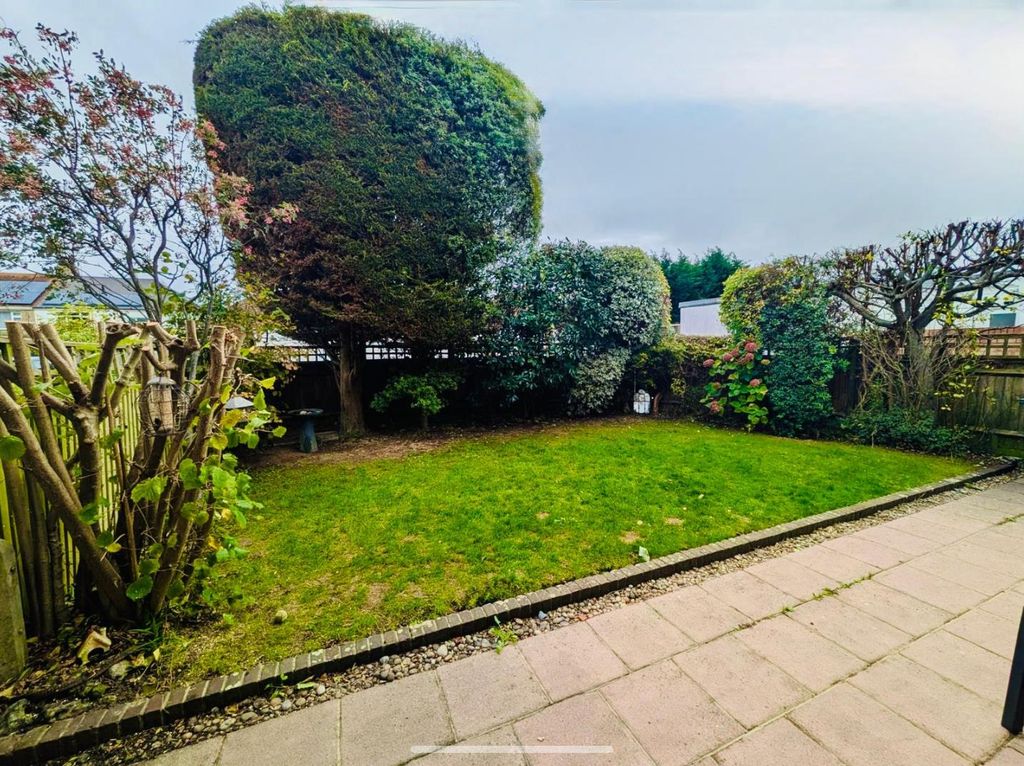 Property photo 2 of 20 Robson Court - Garden.Png