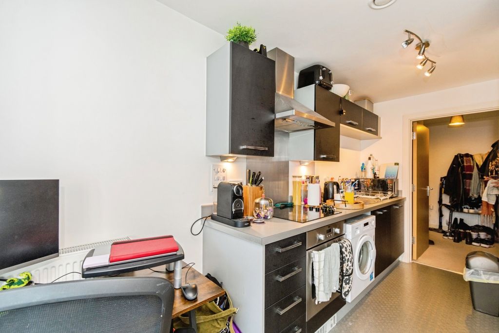 Property photo 3 of 9 Pbox-Img.Jpg