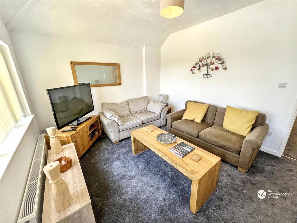 Property photo 2 of 11 Living Room