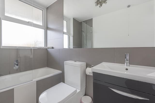 Property photo 2 of 12 Bathroom