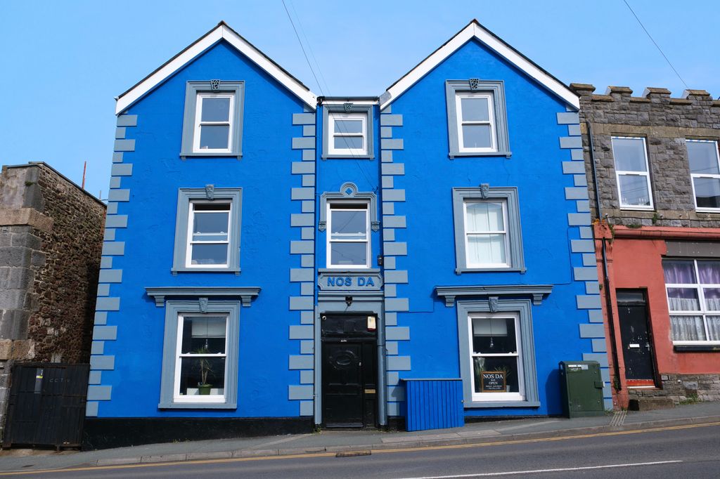 Property photo 1 of 18