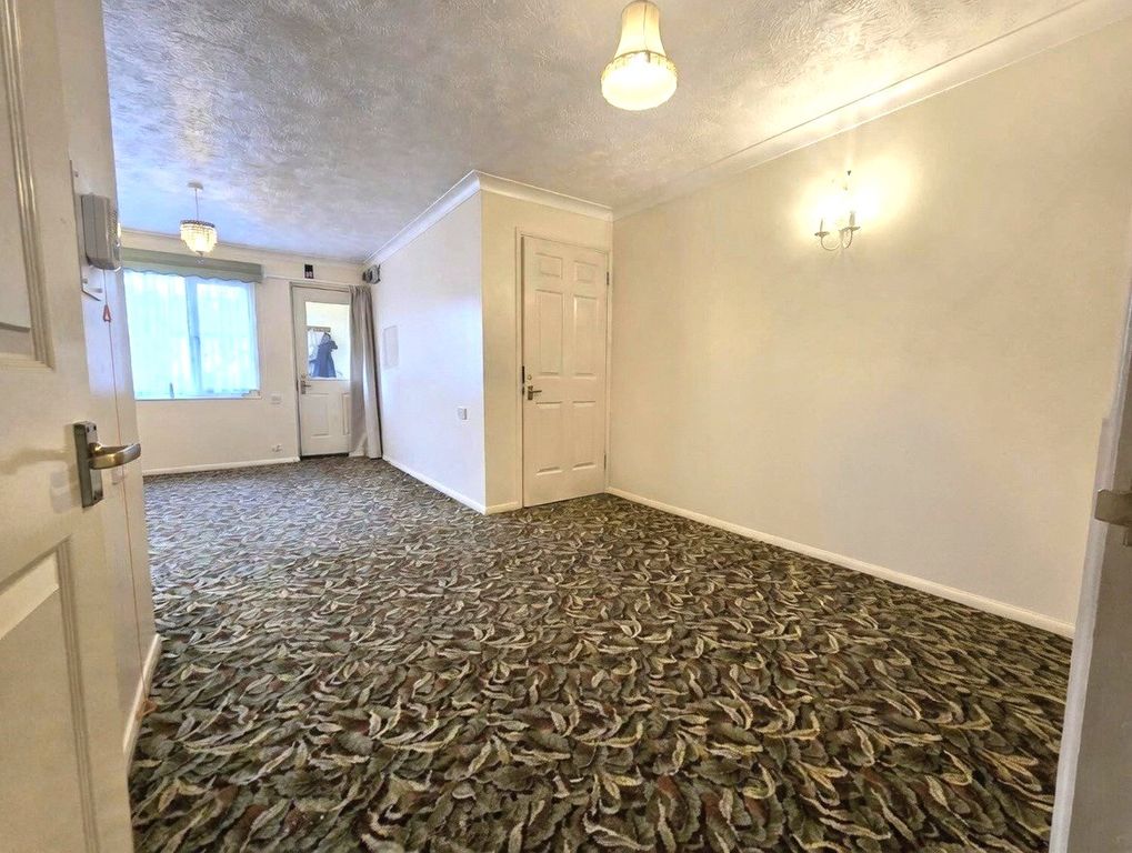 Property photo 2 of 6 Lounge