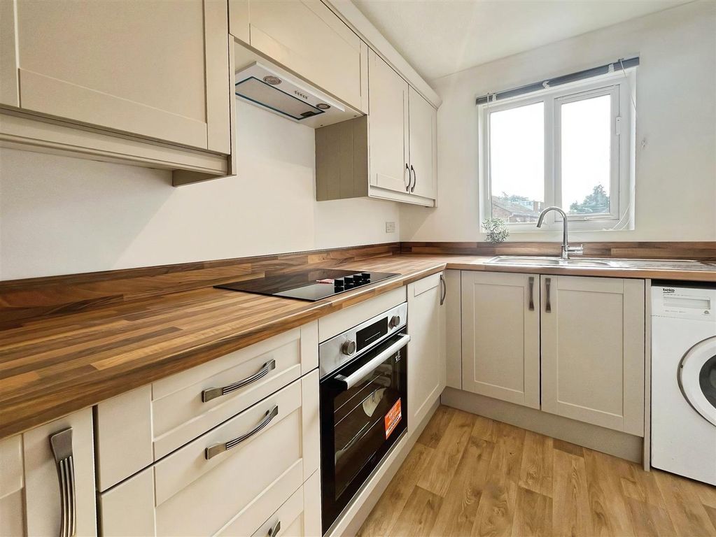 Property photo 3 of 6 Kitchen.Jpeg