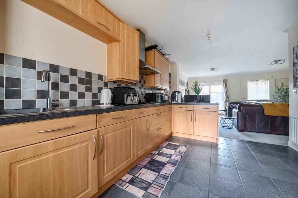 Property photo 3 of 21 Kitchen