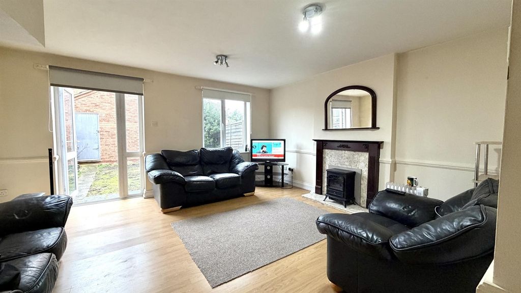 Property photo 1 of 10 Beckton, E6 House For Sale By Barrain London Estat