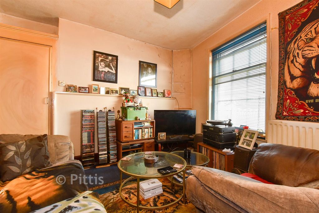 Property photo 2 of 7 Lounge