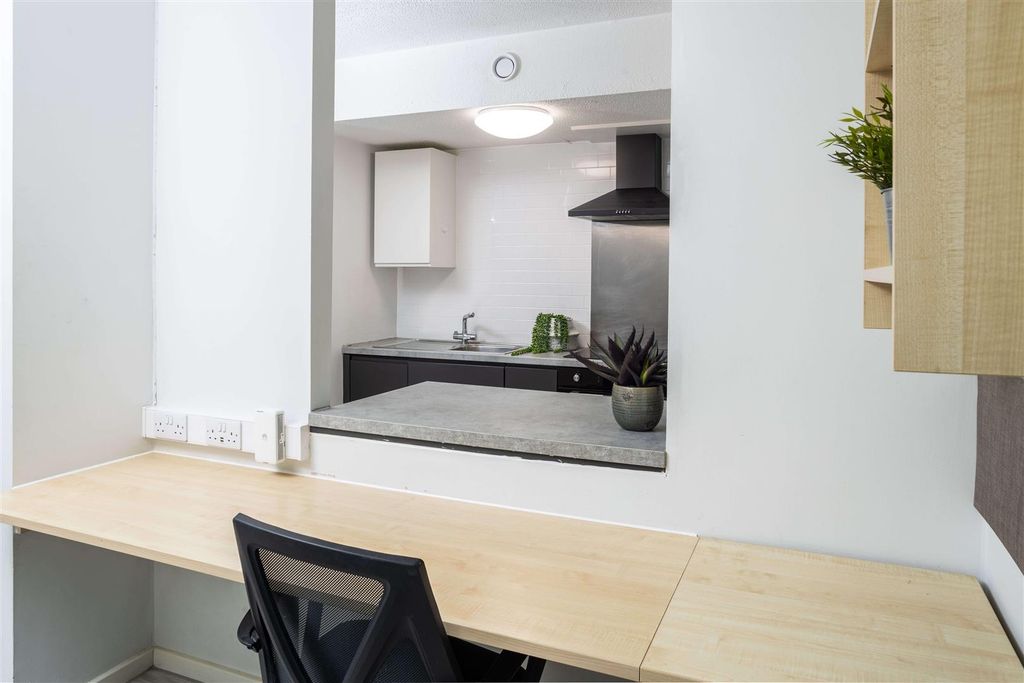 Property photo 1 of 34