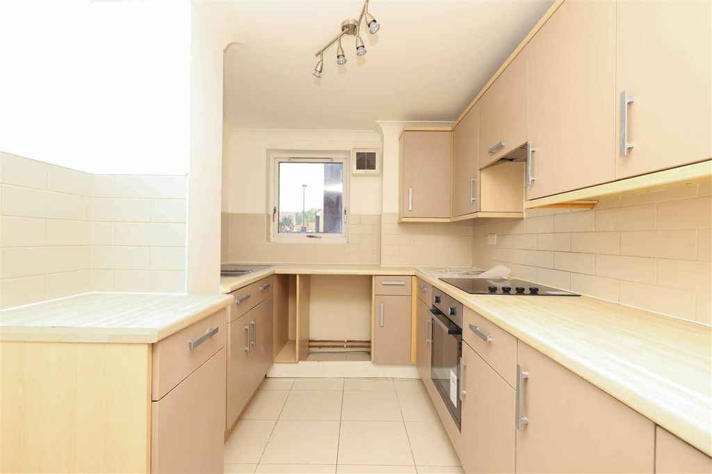 Property photo 2 of 6 Kitchen
