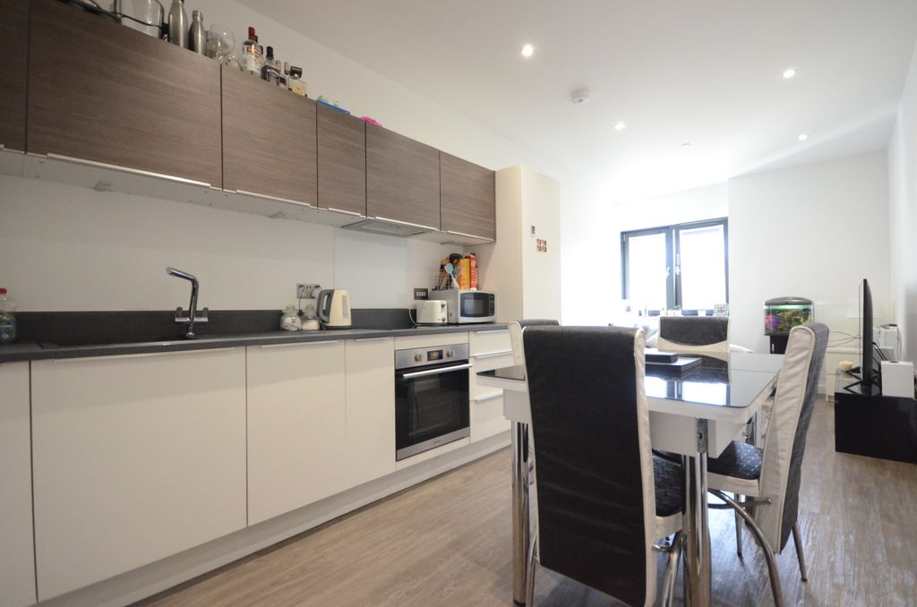 Property photo 2 of 7 2.Kitchen Lounge