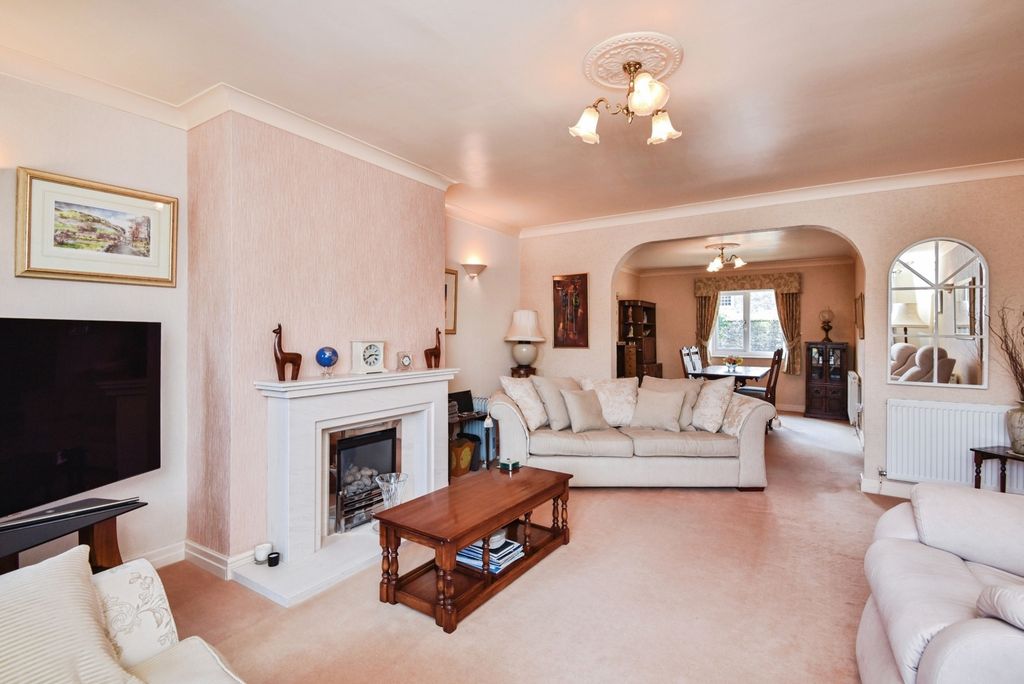 Property photo 2 of 21 Living Room