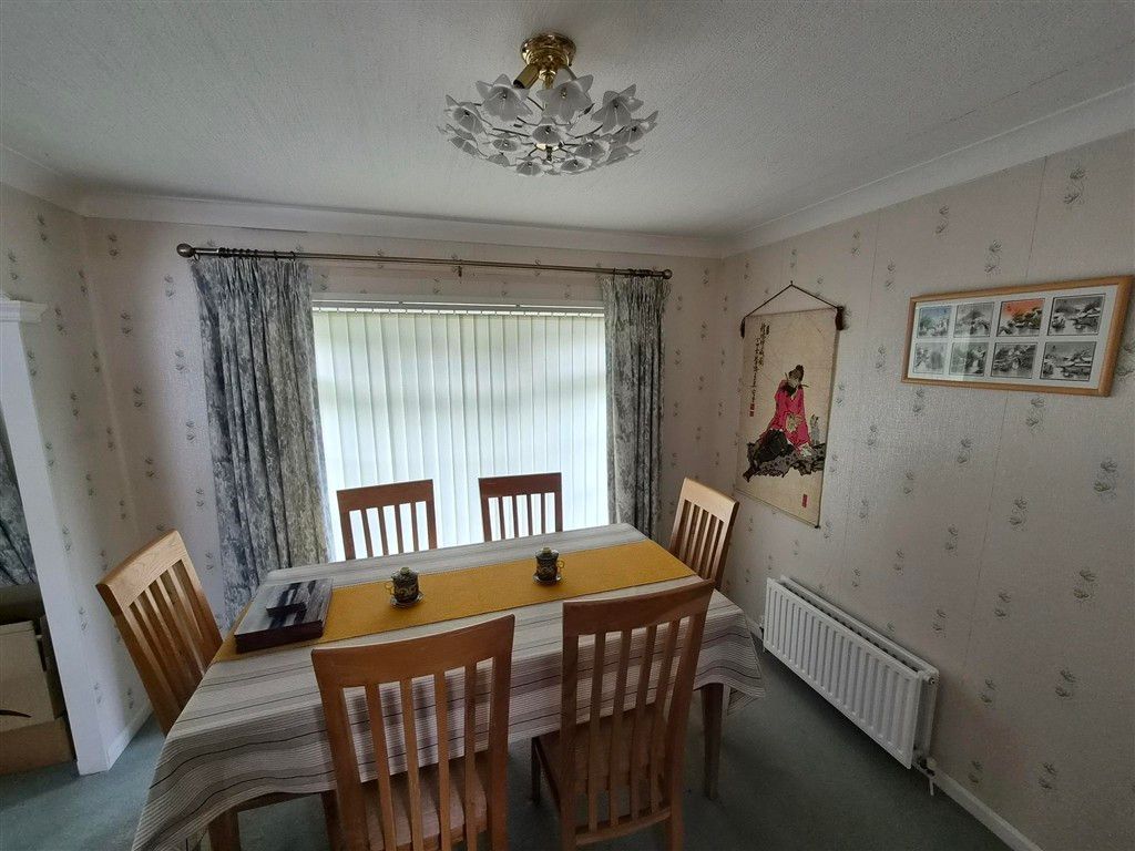 Property photo 3 of 9 Dining Room 1