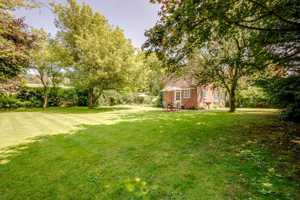 Property photo 2 of 15 Garden