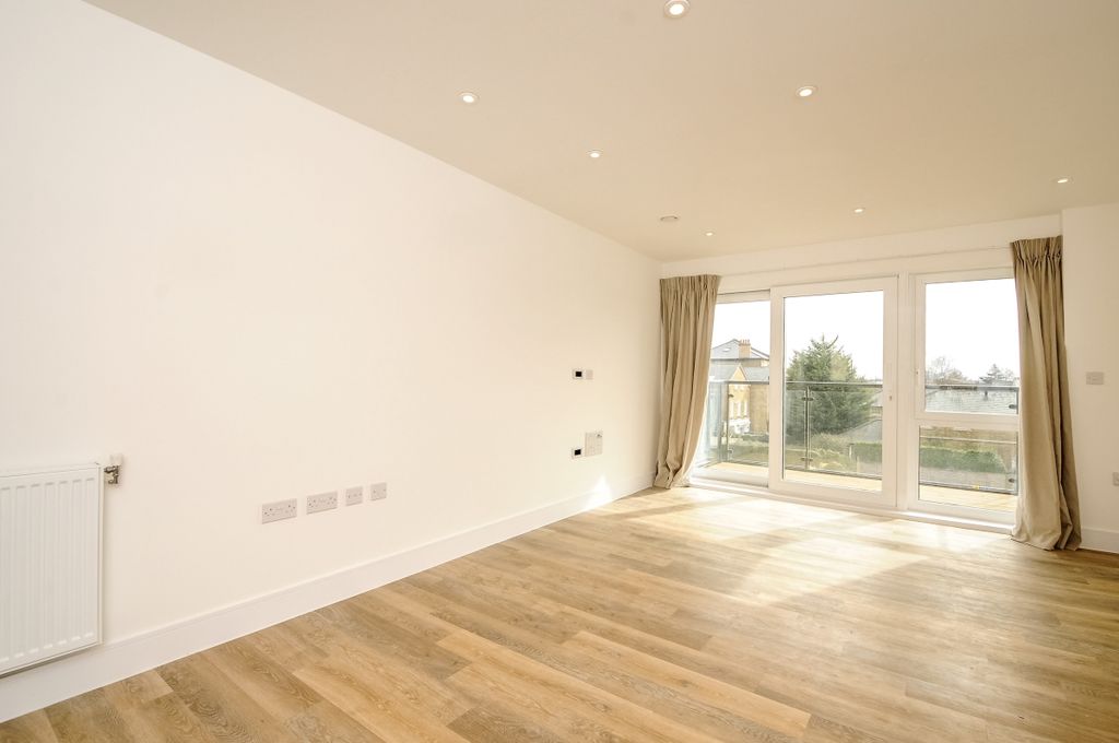 Property photo 2 of 8 Bedroom