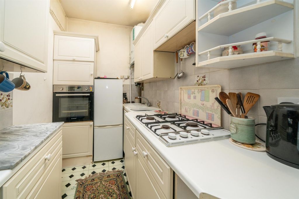 Property photo 3 of 17 Kitchen