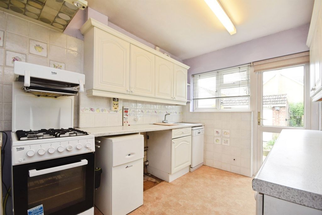 Property photo 2 of 28