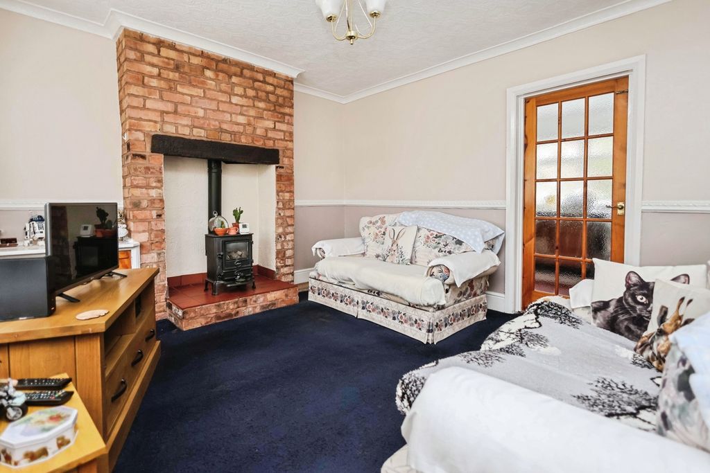 Property photo 2 of 13 Lounge