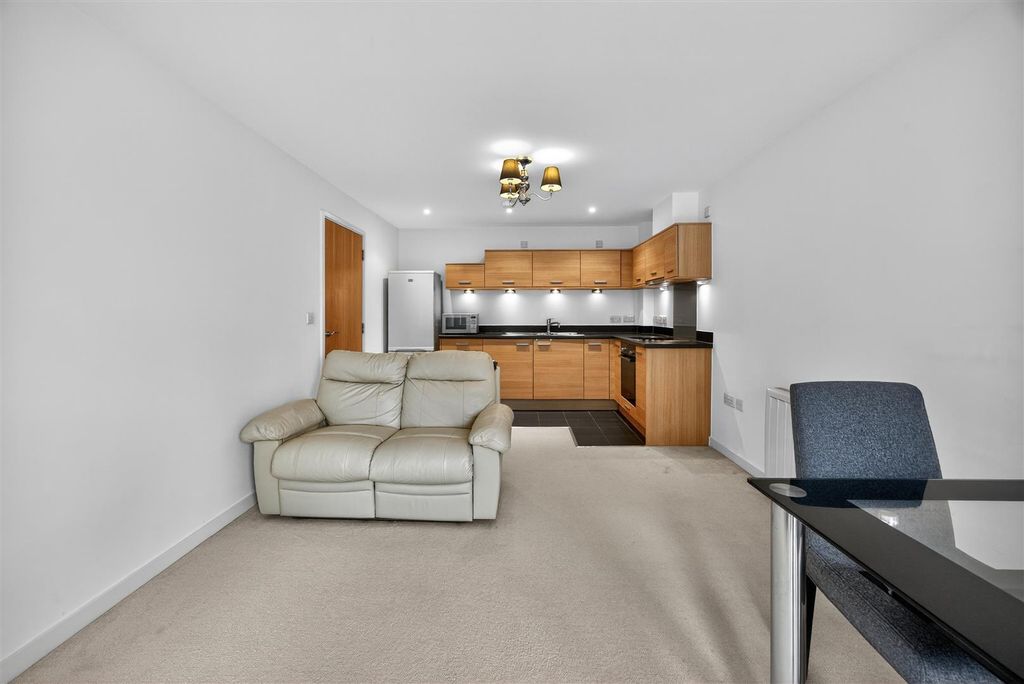Property photo 2 of 21 Lounge Head On.Jpg