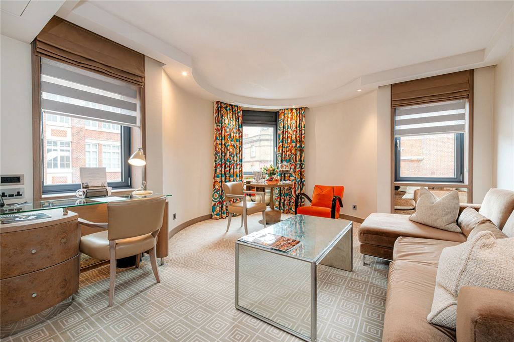 Property photo 3 of 8 Picture 3