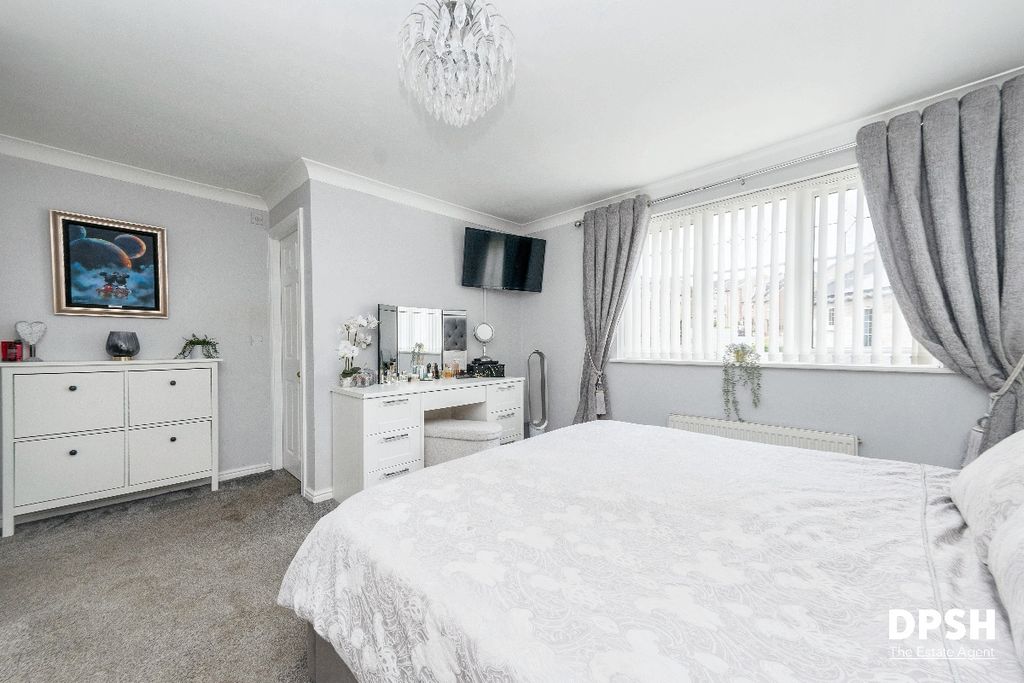 Property photo 3 of 33