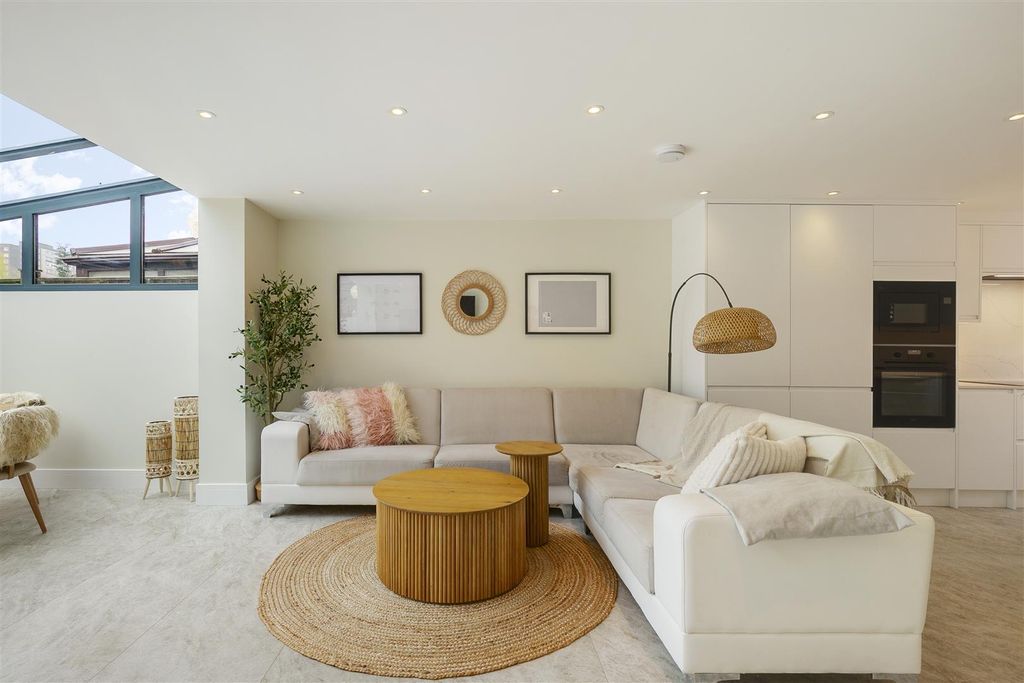 Property photo 2 of 18 Crammondclose19-22.Jpg