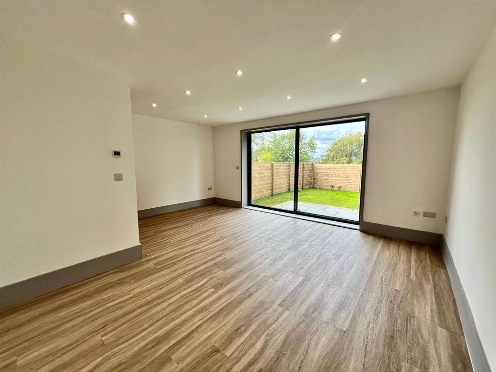 Property photo 3 of 16 Living Room