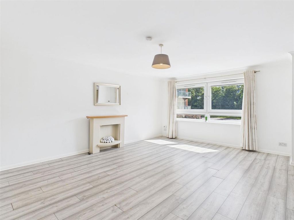 Property photo 2 of 10 Lounge