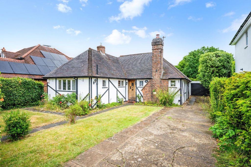 Property photo 1 of 18 Lywood Close