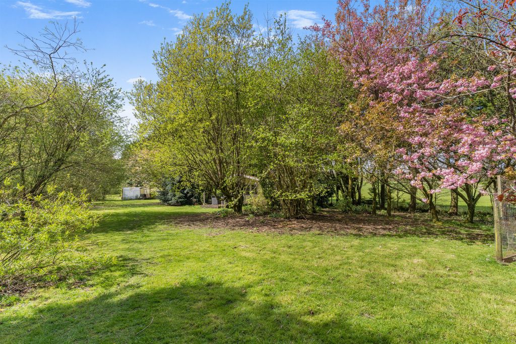 Property photo 2 of 27