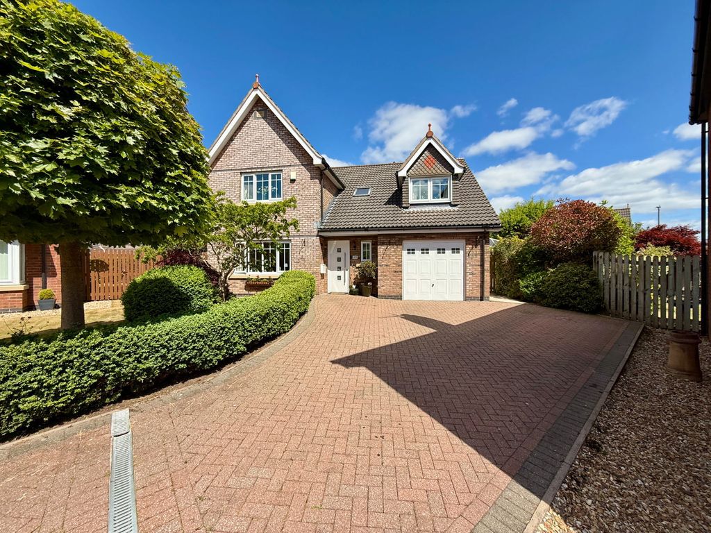 Property photo 1 of 39