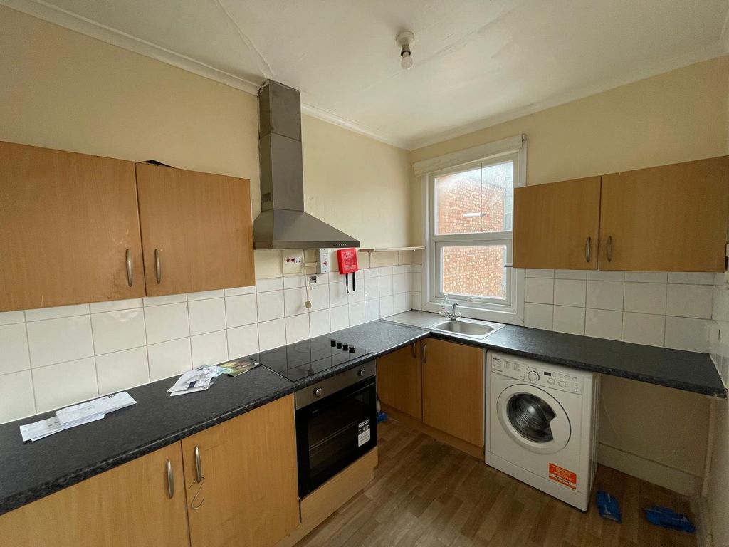 Property photo 1 of 7 Stunning 4 Bedroom Flat To Rent In Ub1