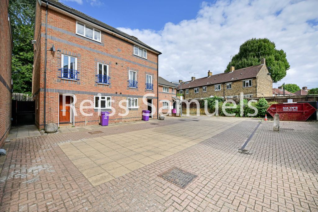Property photo 1 of 47