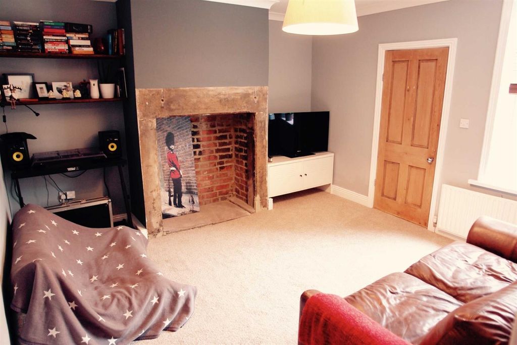 Property photo 3 of 5 Lounge