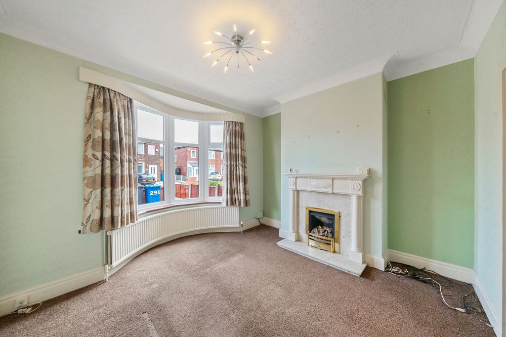 Property photo 2 of 25