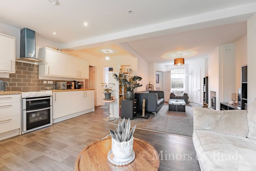 Property photo 2 of 16