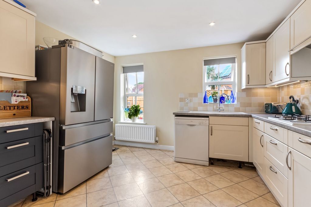 Property photo 3 of 17 Kitchen/Breakfast Room