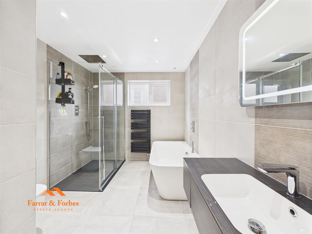 Property photo 1 of 32 Cam03956G0-Pr0133-Still024.Jpg