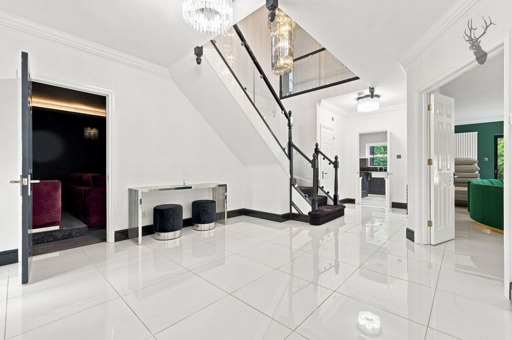 Property photo 2 of 31