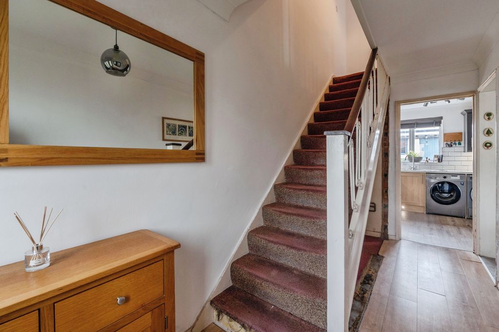 Property photo 2 of 19 129Falstonesfalstonesbasildonss155Dp-8