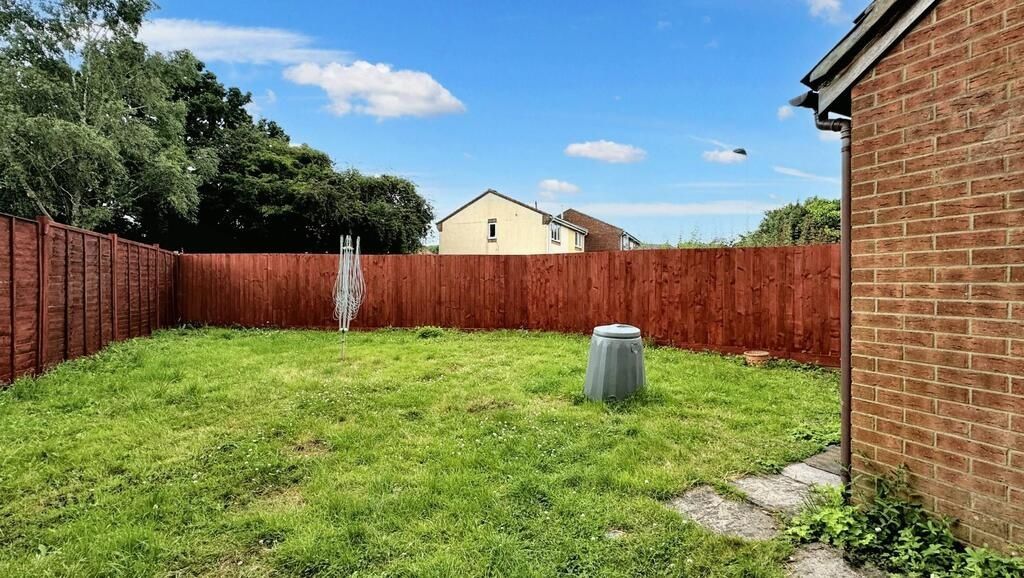 Property photo 3 of 13 Spacious And Sunny Private Garden Area...