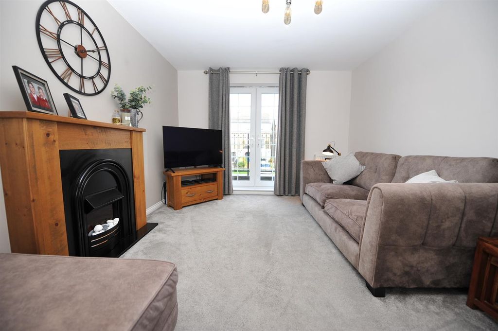 Property photo 2 of 31