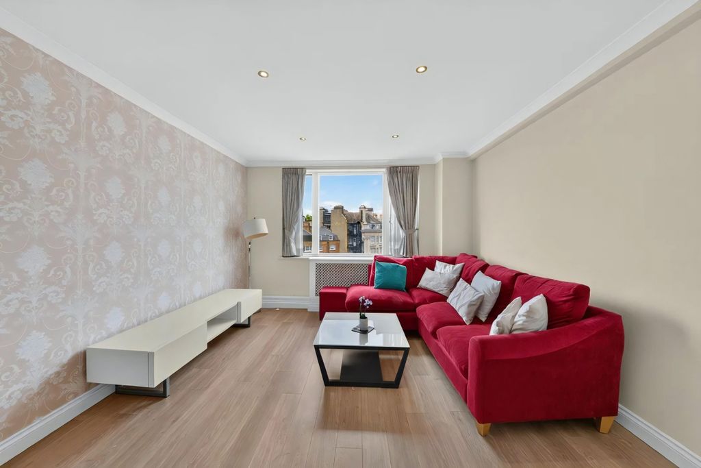 Property photo 3 of 13 Park Crescent