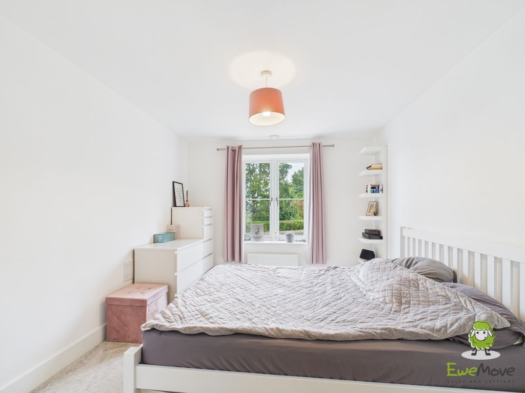 Property photo 3 of 9 Ewemove Estate Agents Basingstoke - Appain Way - B