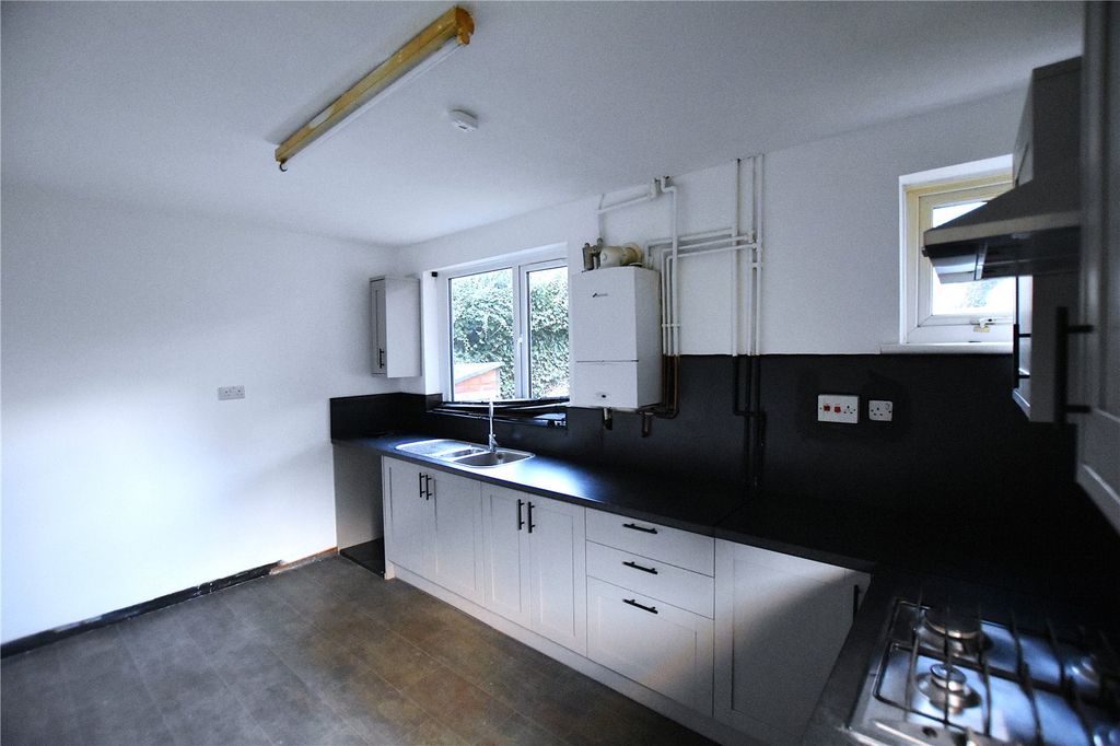 Property photo 2 of 22 Picture No. 16